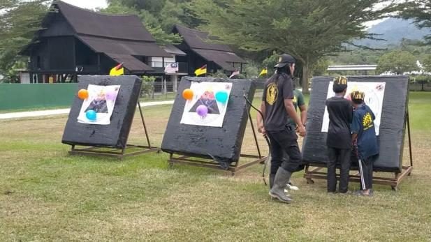 Aktiviti memanah semasa lawatan pendidikan