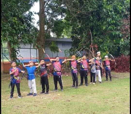 Pelajar bersukan memanah