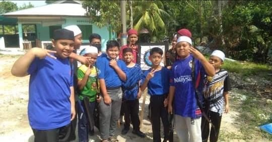 Pelajar dalam aktiviti sukan memanah